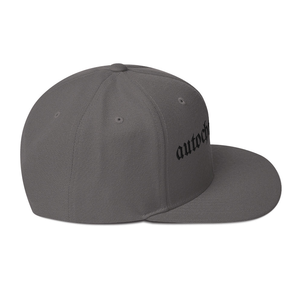 Autochthonous Snapback-Cap / schwarzes Logo