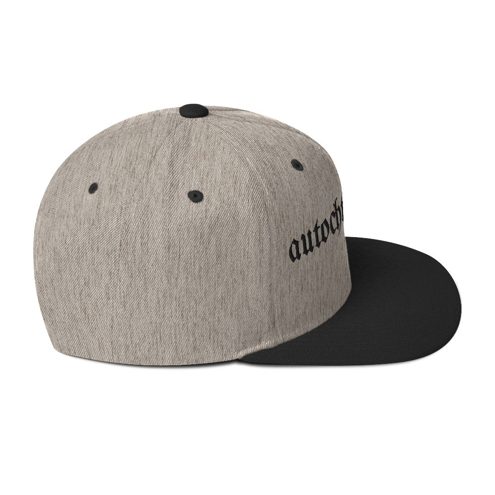 Autochthonous Snapback-Cap / schwarzes Logo