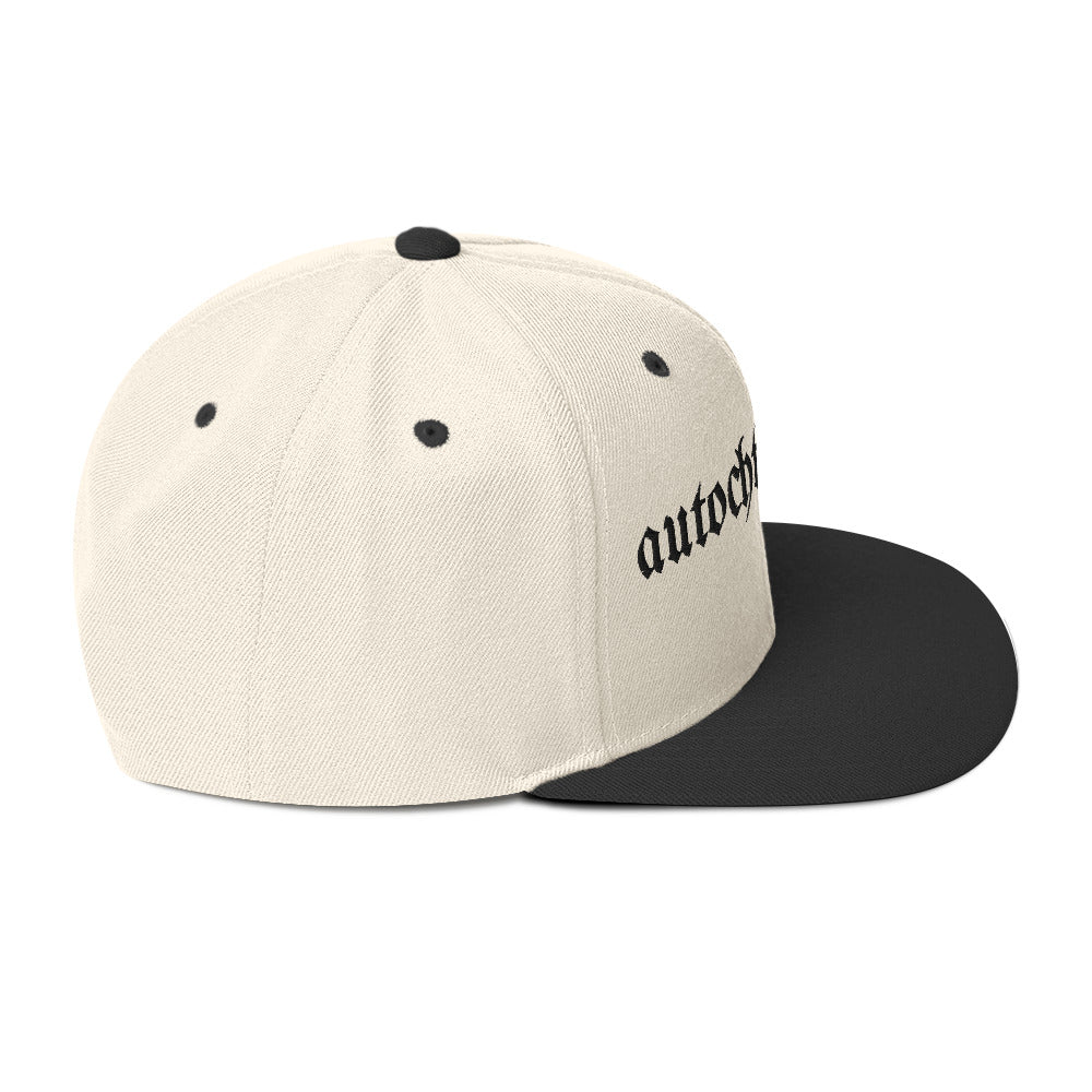 Autochthonous Snapback-Cap / schwarzes Logo