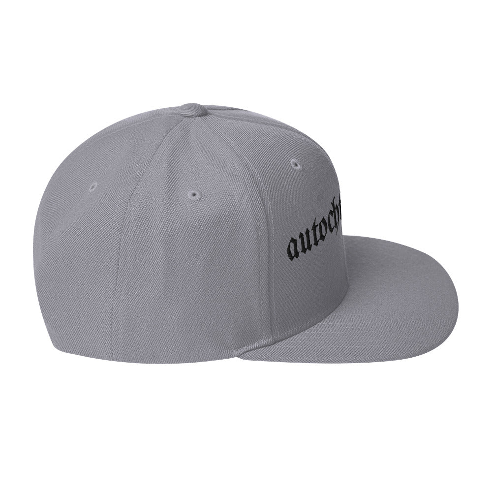 Autochthonous Snapback-Cap / schwarzes Logo